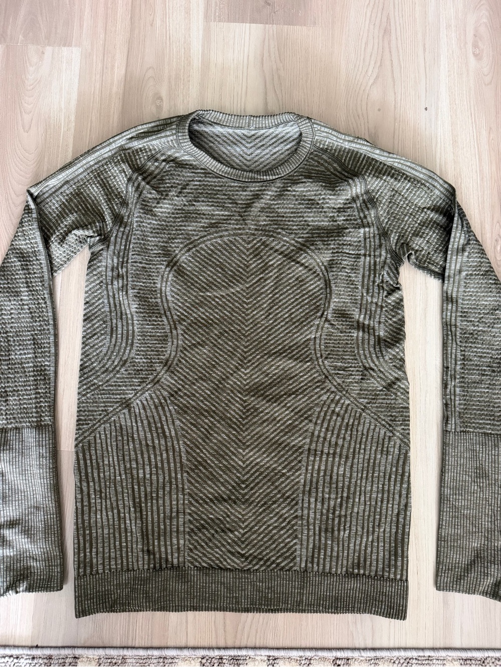 lululemon athletica women's Olive green Ribbed Seamless Long Sleeve Top